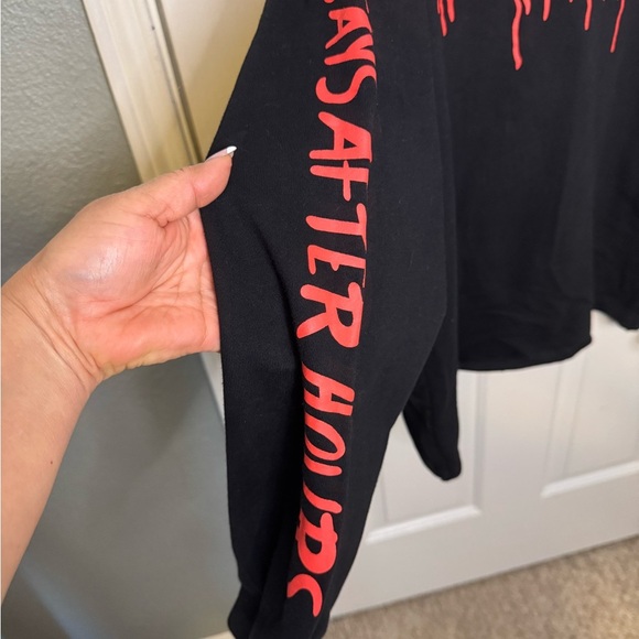 Vlone Men's Red and Black Hoodie siz 
Medium. - Picture 7 of 11